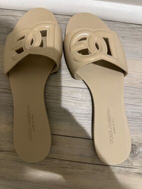 Dolce & Gabbana Cream Logo Cutout Slide Sandals
